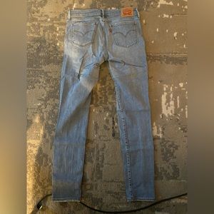 Levi Strauss 711 skinny Jean ripped